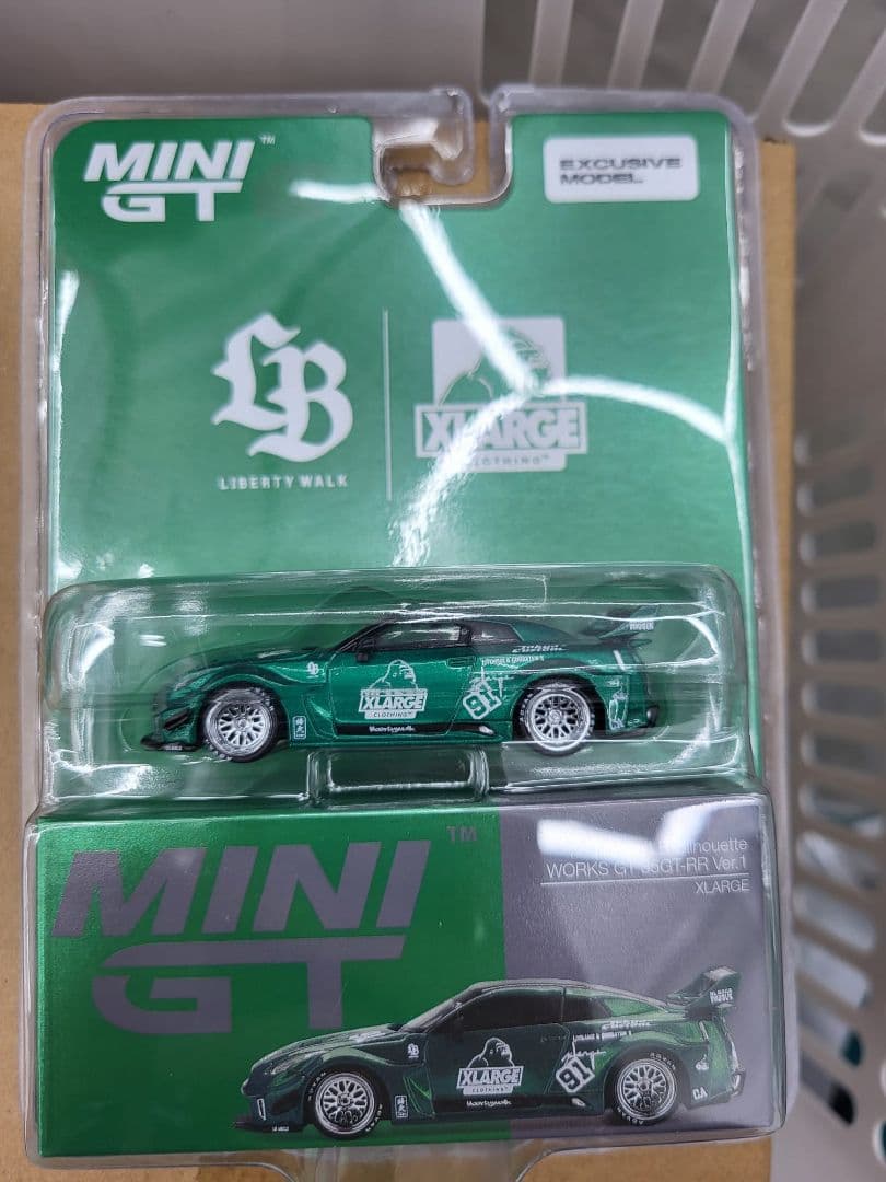 LIBERTY WALK × XLARGE MINI GT 1/64