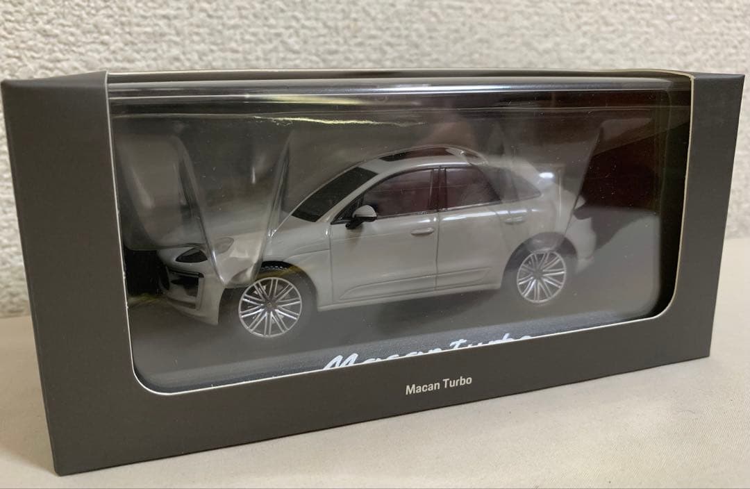 1/43 Porsche Macan turbo ミニカー チョークグレー