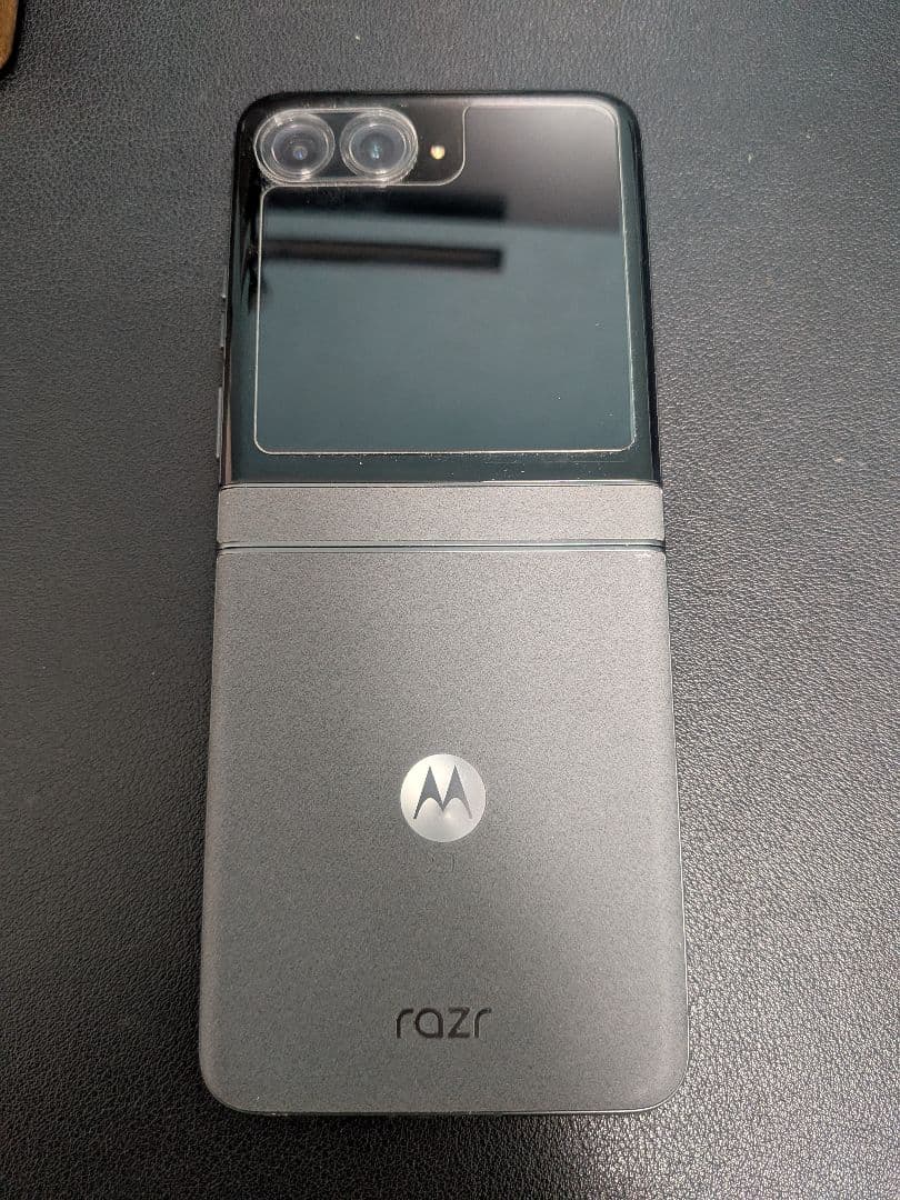 携帯電話本体 Motorola razr 50 12GB 512GB