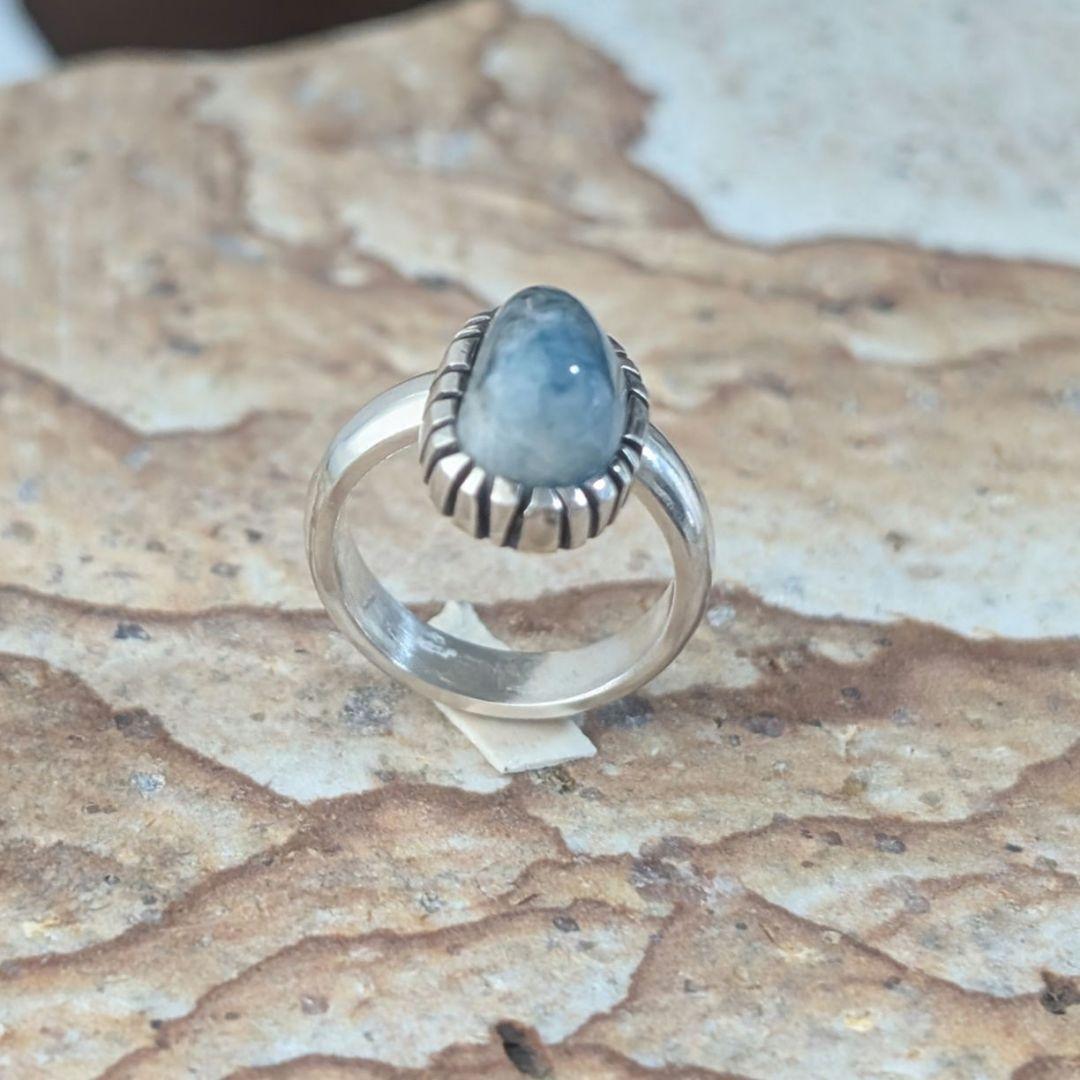 Full-Moon様　ハンドメイドの糸魚川翡翠リング　入りコン沢