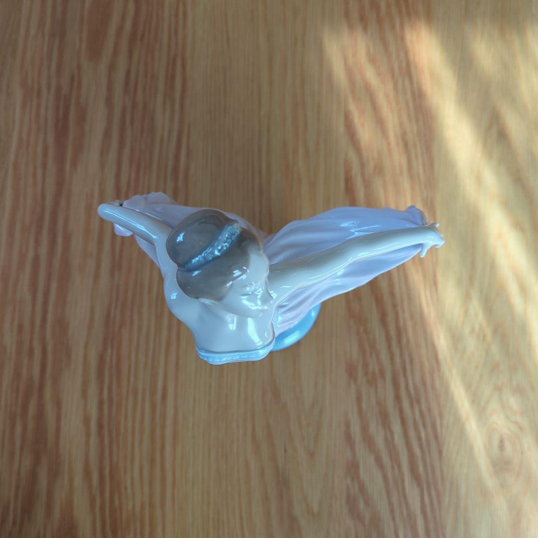 リアドロ女性陶磁器です。