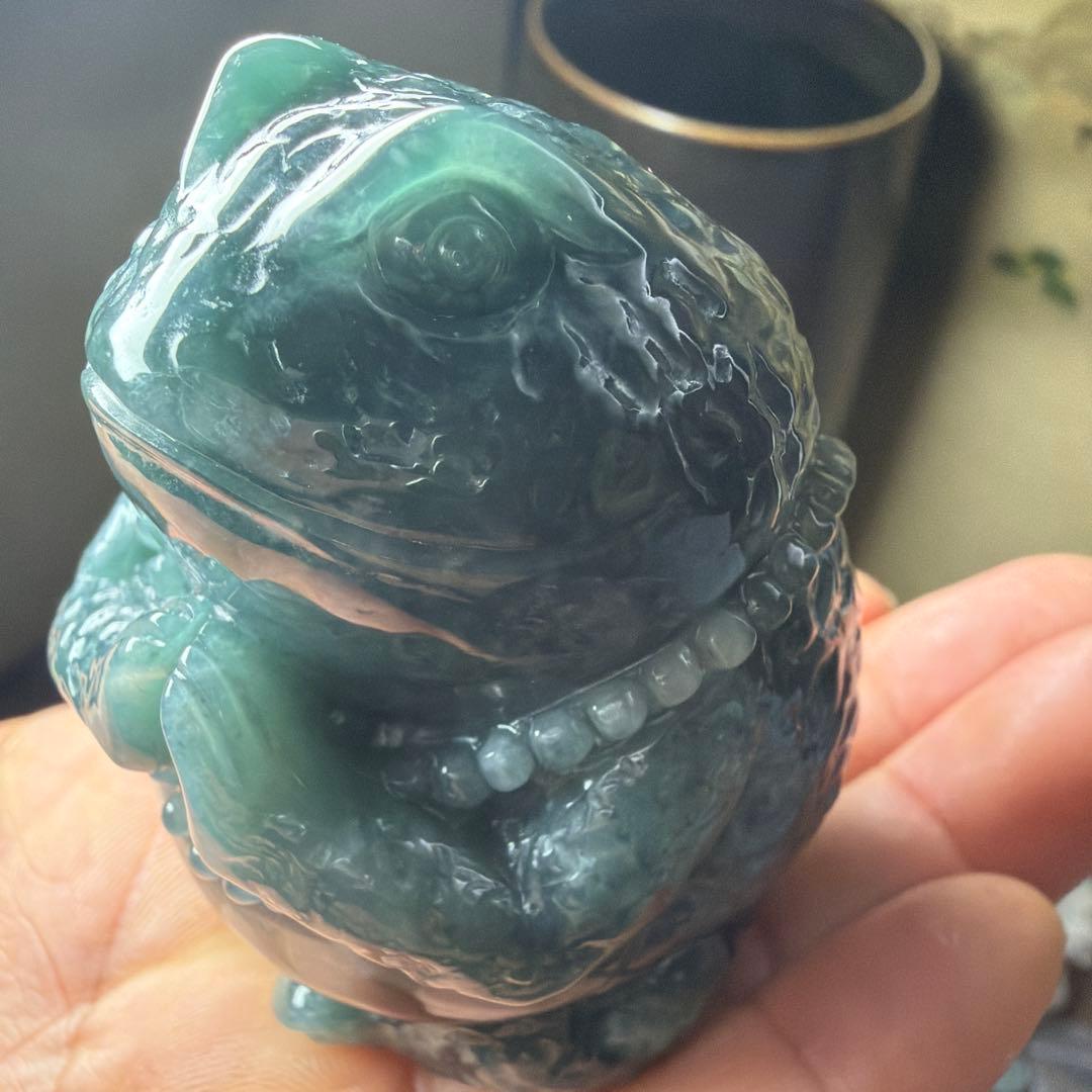 本翡翠、氷藍水開運、金運、福祈り、御守り銭蛙、金蟾