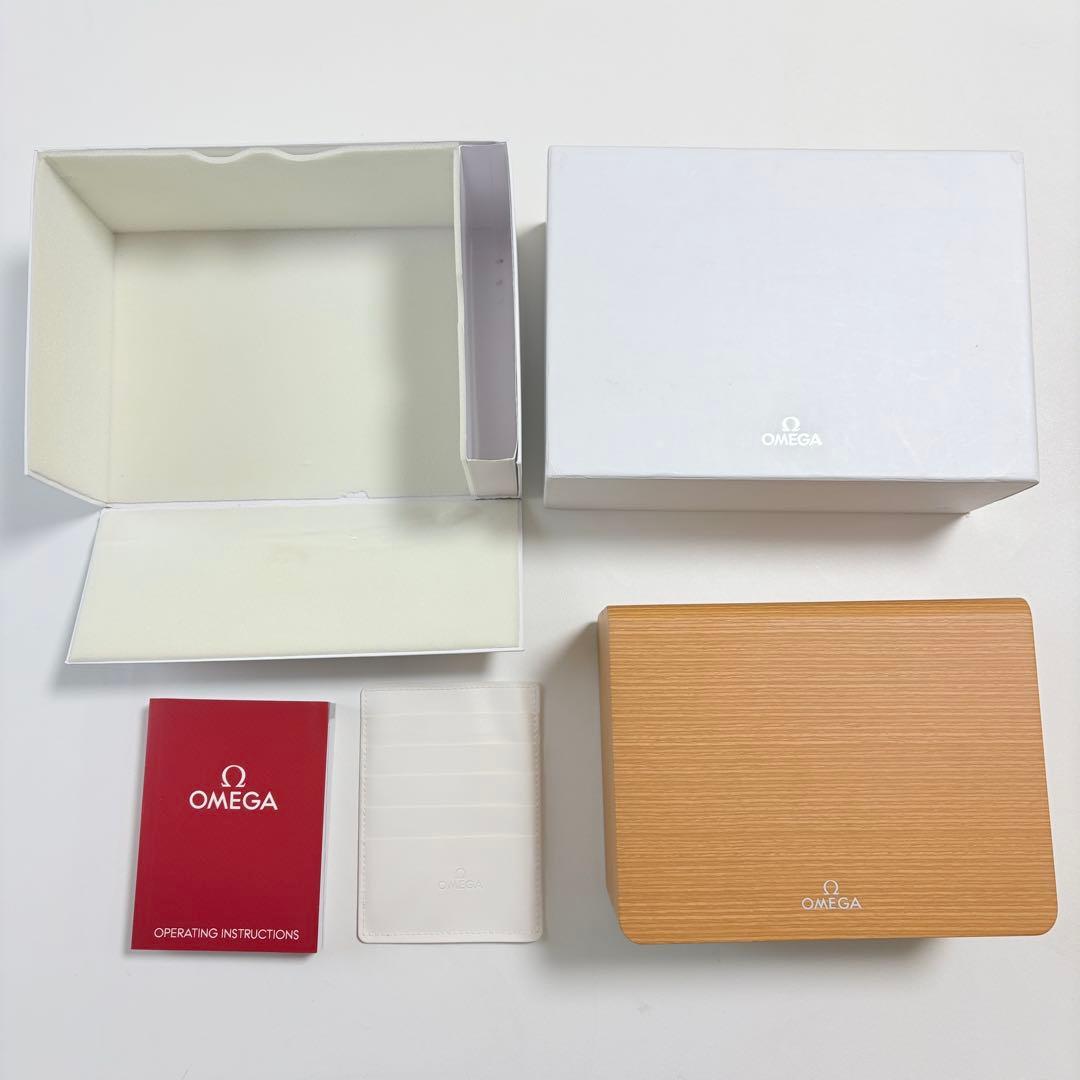 美品　オメガ　腕時計　ウォッチ　ケース　空箱　木目調　現行品