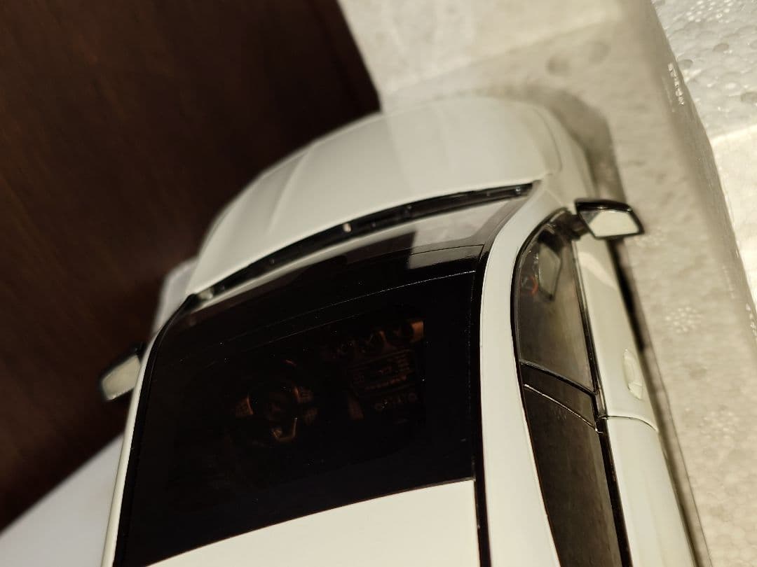 メルセデスベンツ CLAシューティングブレーク 1/18 ミニカー ホワイト