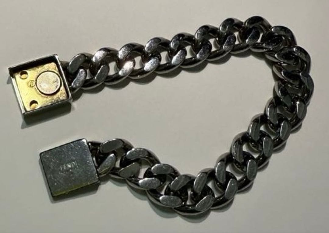 Fendi シルバーチェーンブレスレット
