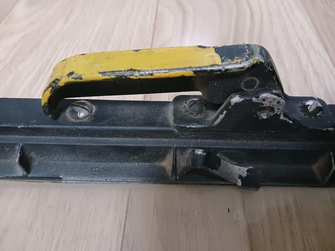 B29爆撃機の部品（窓ガラス）