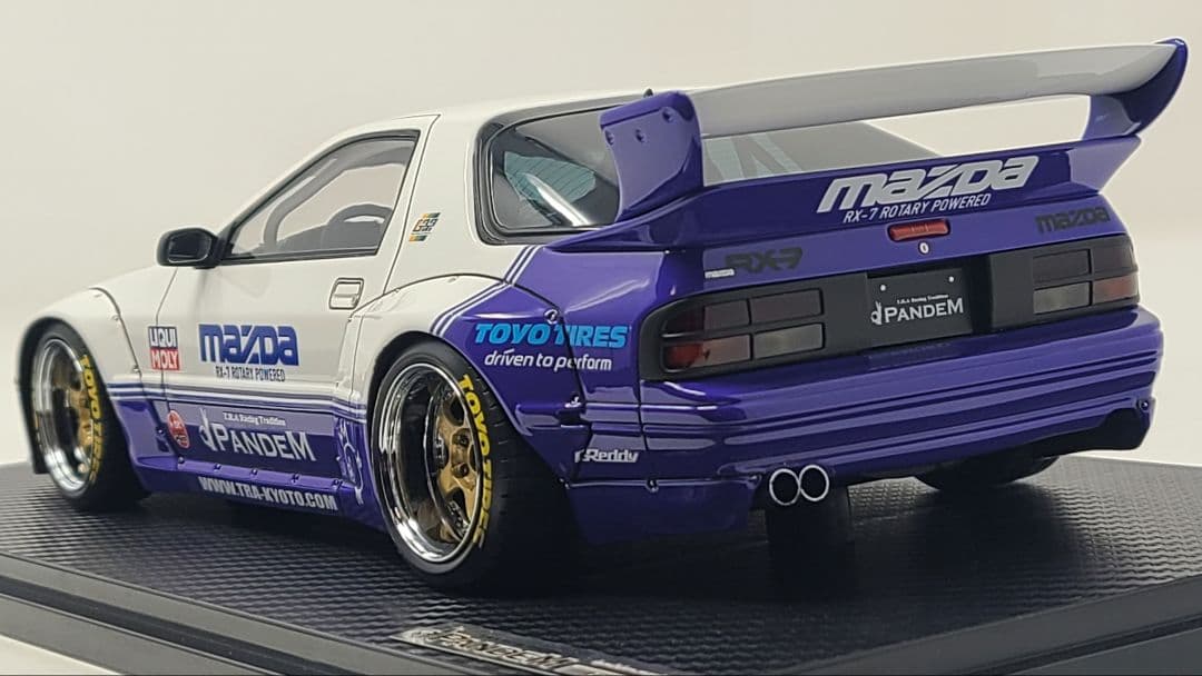 ミニカー 1/18 PANDEM RX-7 (FC3S)