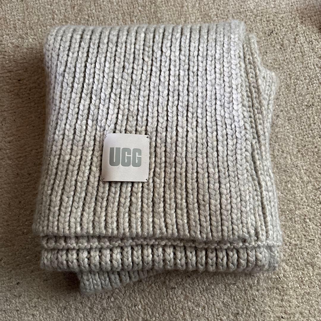 【UGGアグ】マフラー　グレー・毛糸　ブランドマフラー