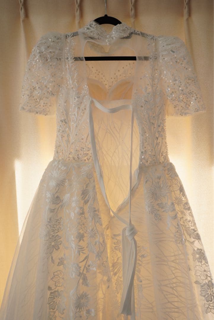 エレガントなAラインウェディングドレス 立て襟 韓国ドレス風