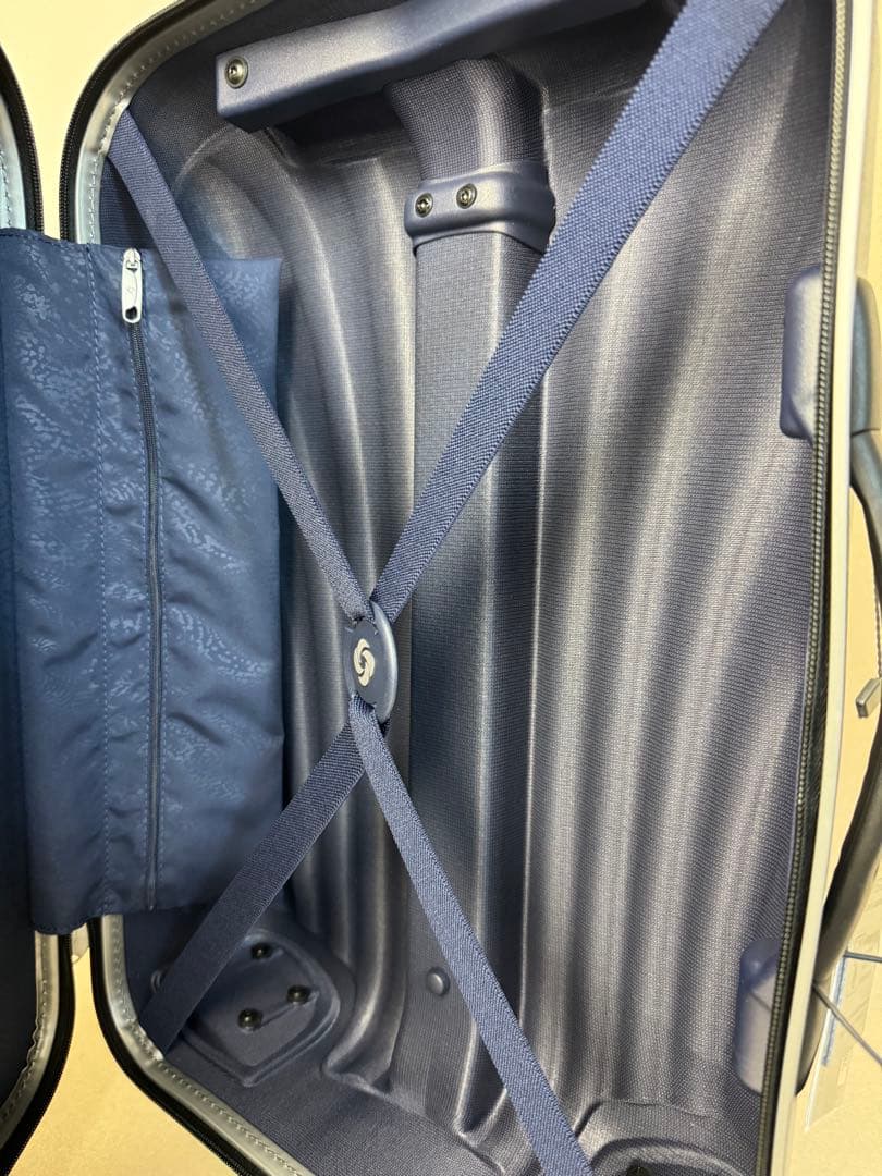 Samsonite コスモライト　シルバー キャリーケース　機内持ち込可能サイズ