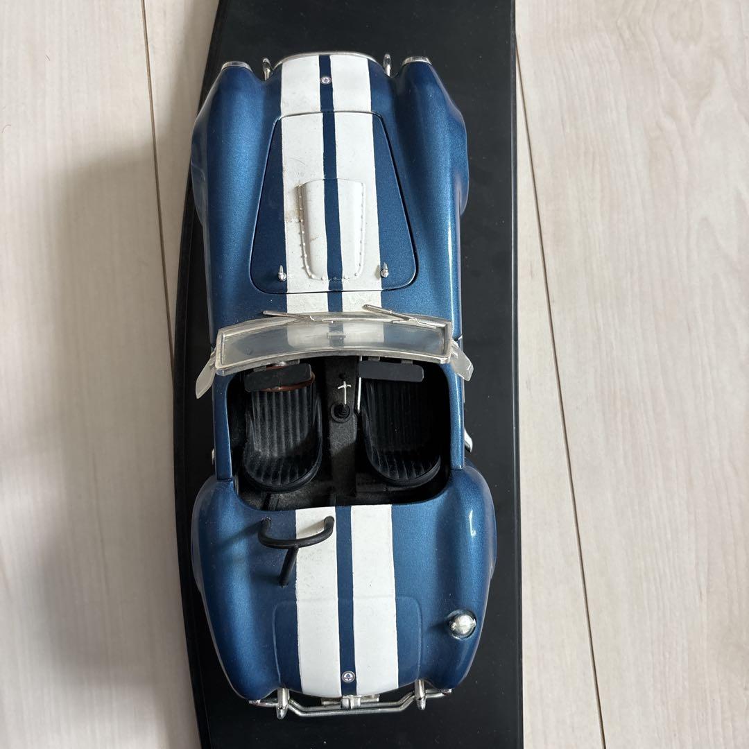 ミニカー 1/18 2台セット コブラ＆レトロカー 台座付き ダイキャストモデル