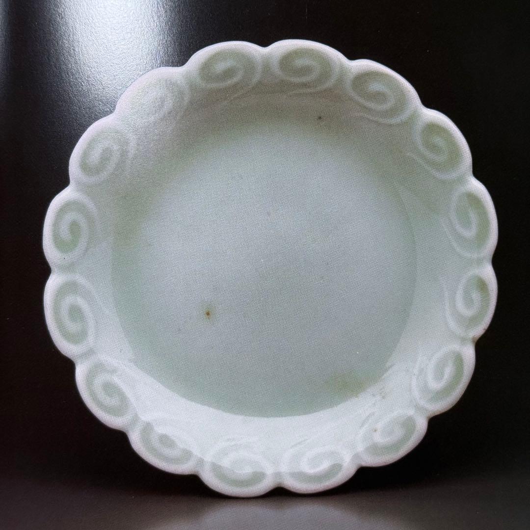 後期鍋島　渦巻文陽刻輪花小皿　奇跡の5枚揃　掲載　「通観　鍋島青磁」　同手掲載