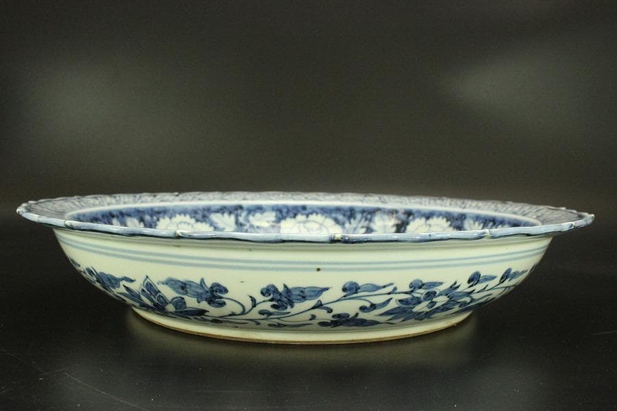 中国美術 青花 纏枝蓮花紋 折口盤(A684)