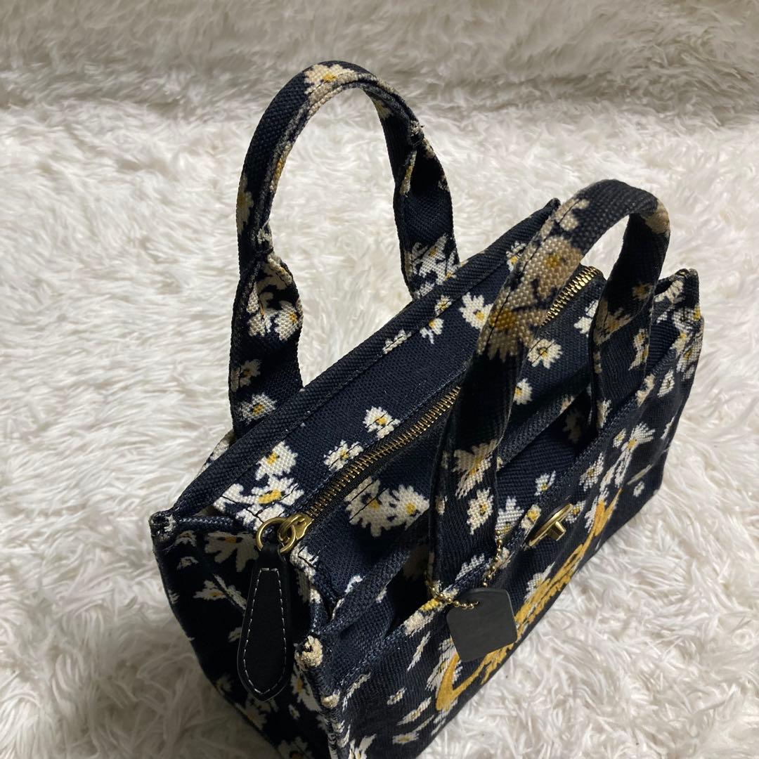 美品　現行　コーチ　ショルダーバッグ　カーゴ トート 26・フローラル プリント