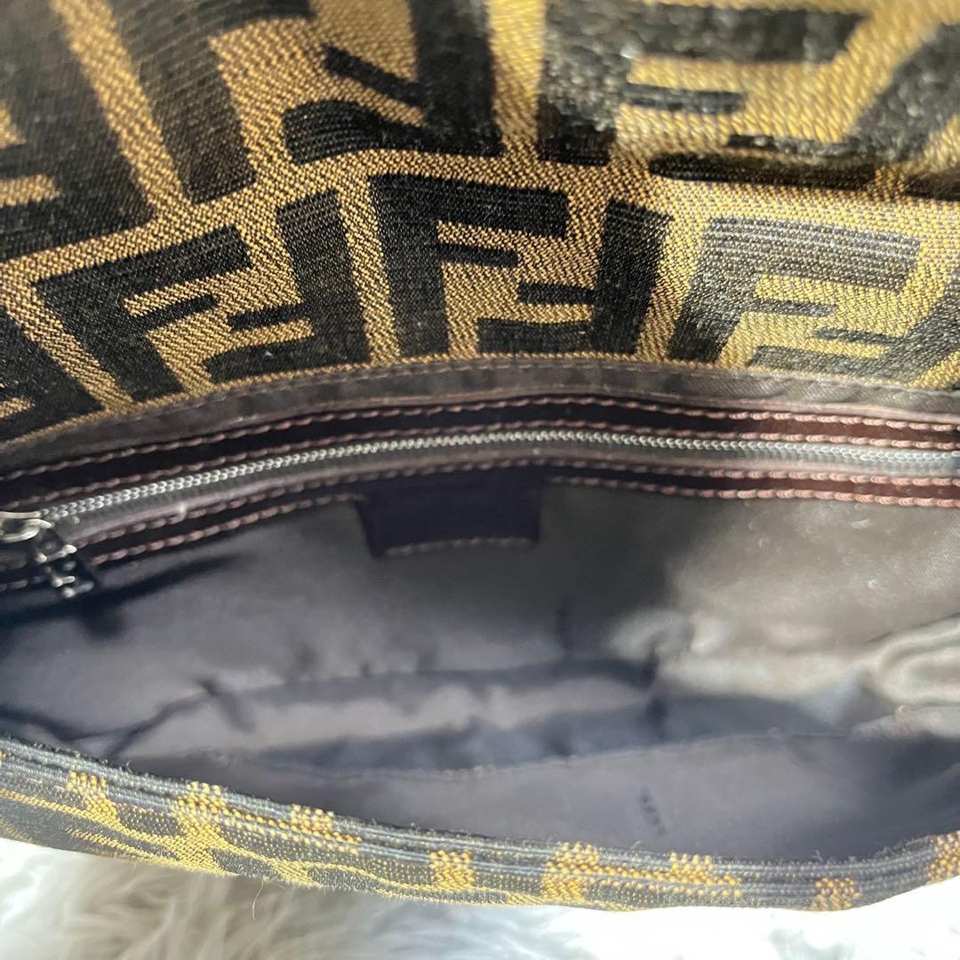 値下げ不可　フェンディ　FENDI　ハンドバッグ　総柄　FF柄　マンマバケット