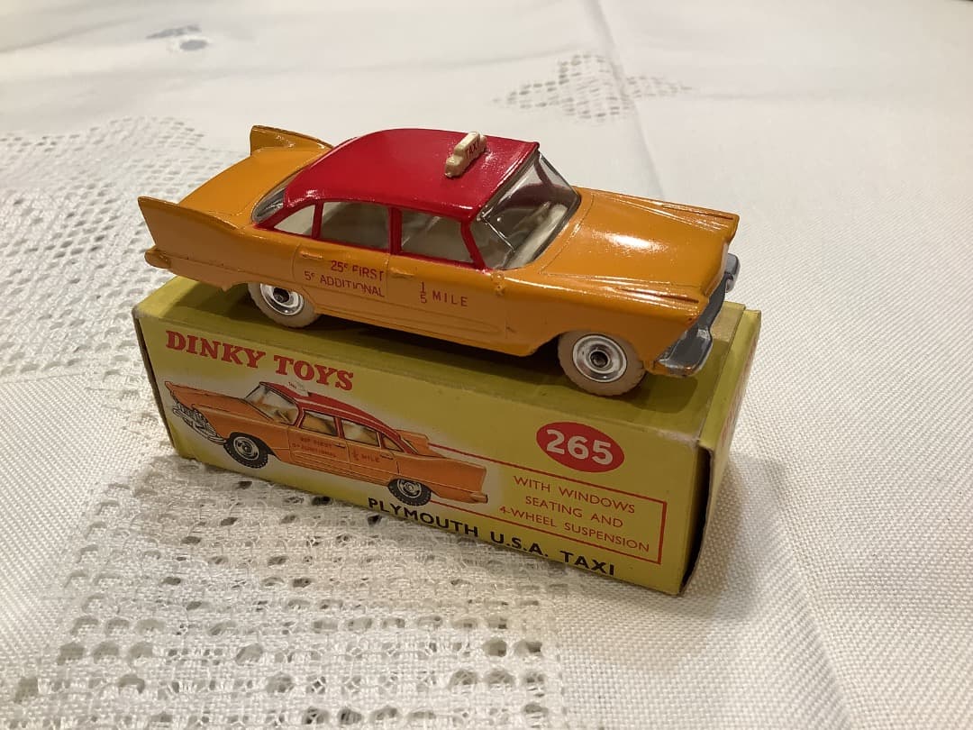 お値下げ！美品　DINKY TOYS プリムス　USA TAXI ミニカー
