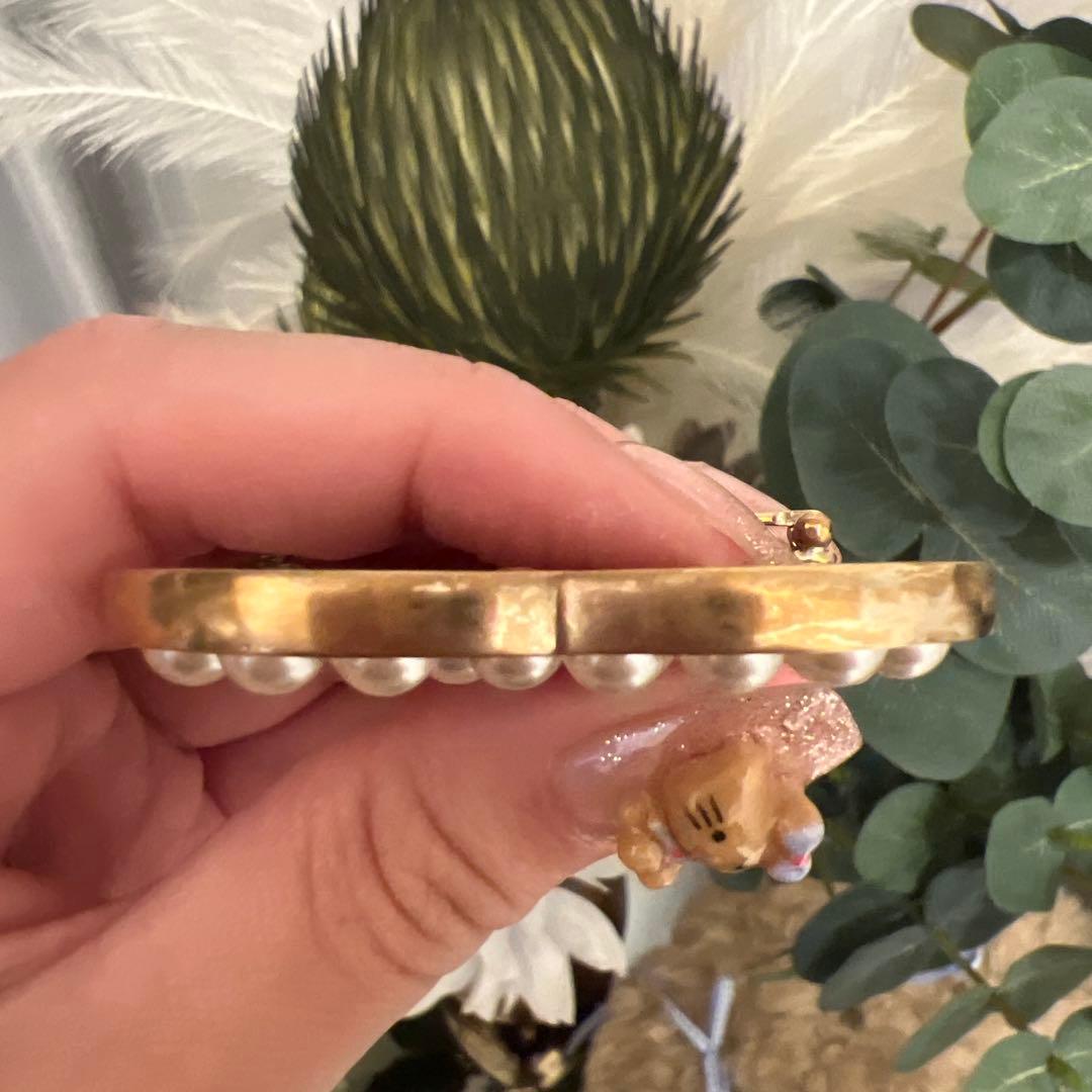 CHANEL パール付きロゴブローチ