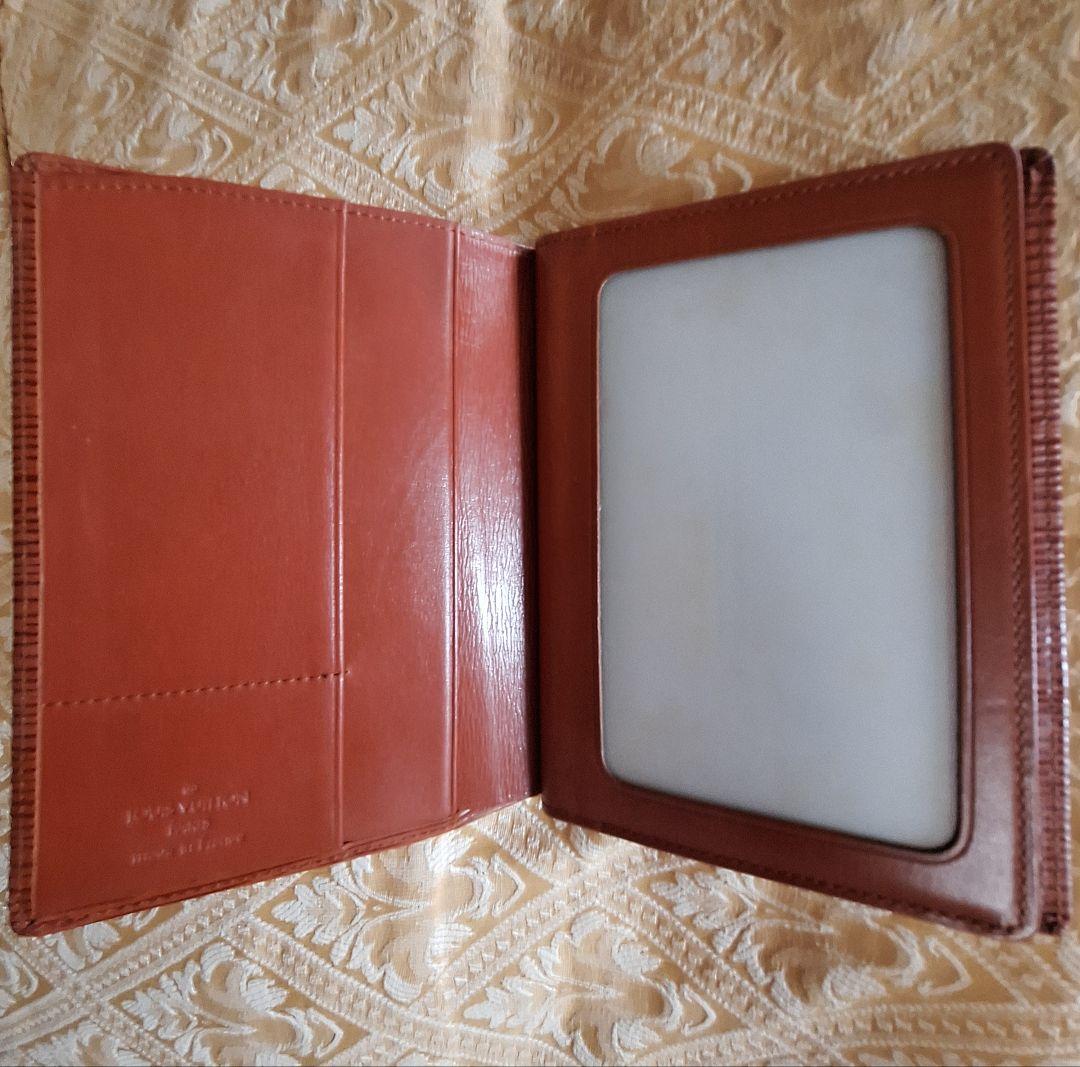 ルイヴィトン　エピパスポートケース　カード入れ　札入れ
