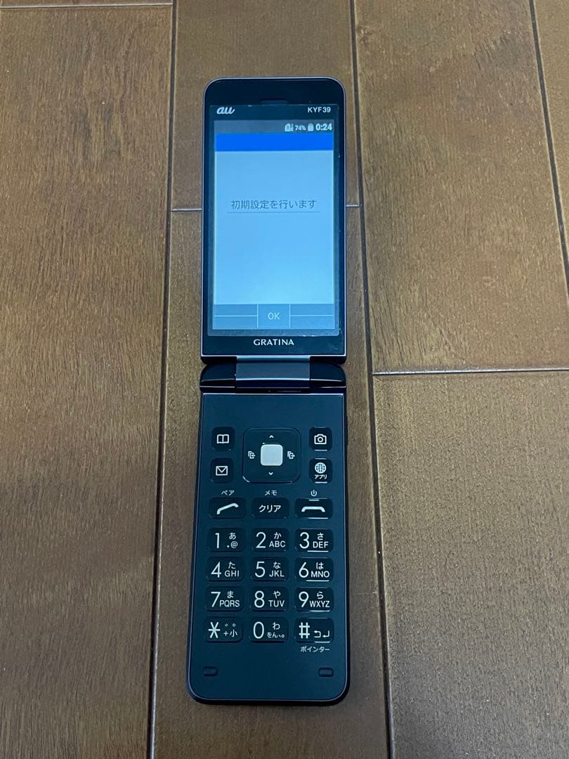 GRATINA KV32 KYF39 ブラック　折りたたみ式携帯電話　ガラケー