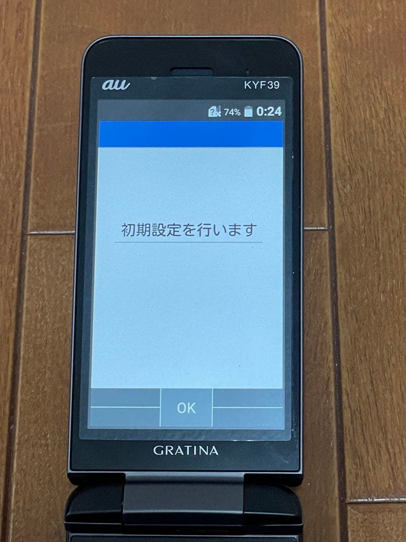 GRATINA KV32 KYF39 ブラック　折りたたみ式携帯電話　ガラケー
