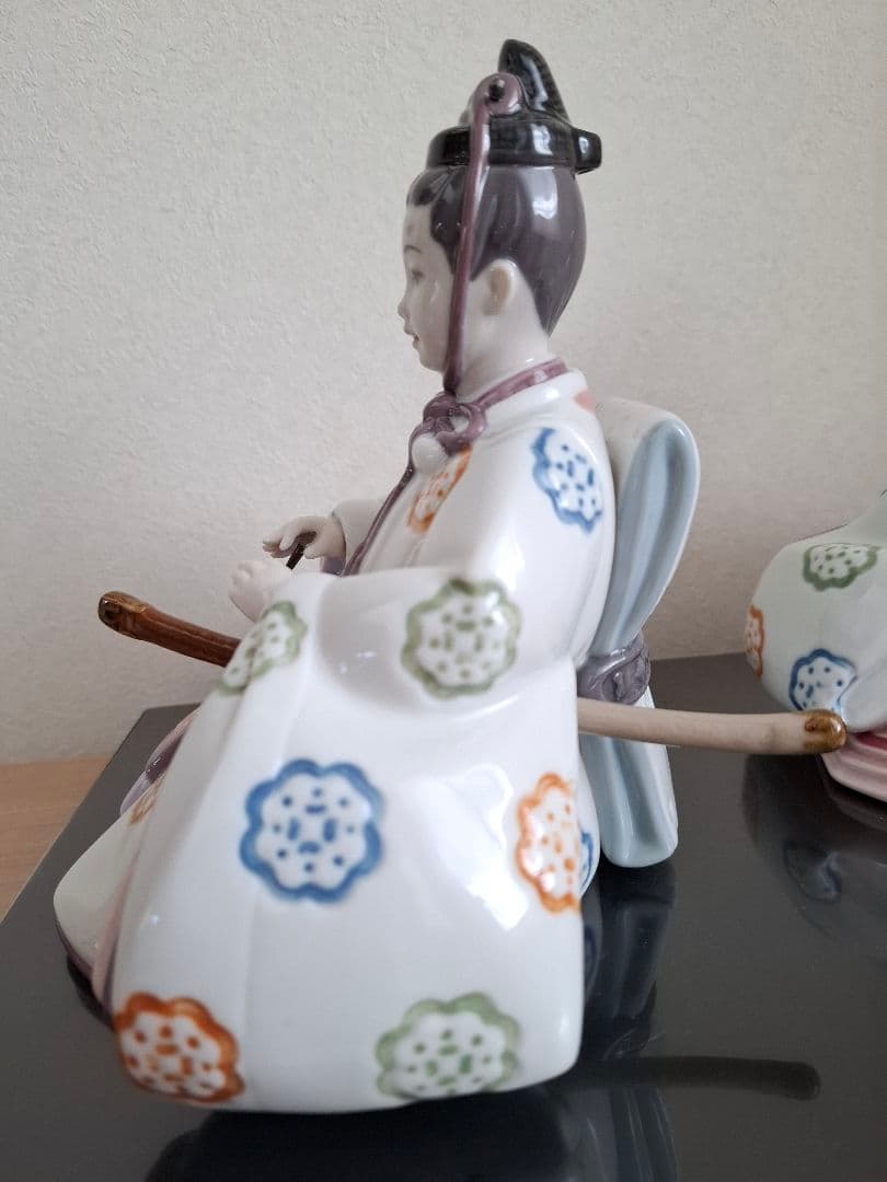 リヤドロ　親王飾り　花紋様