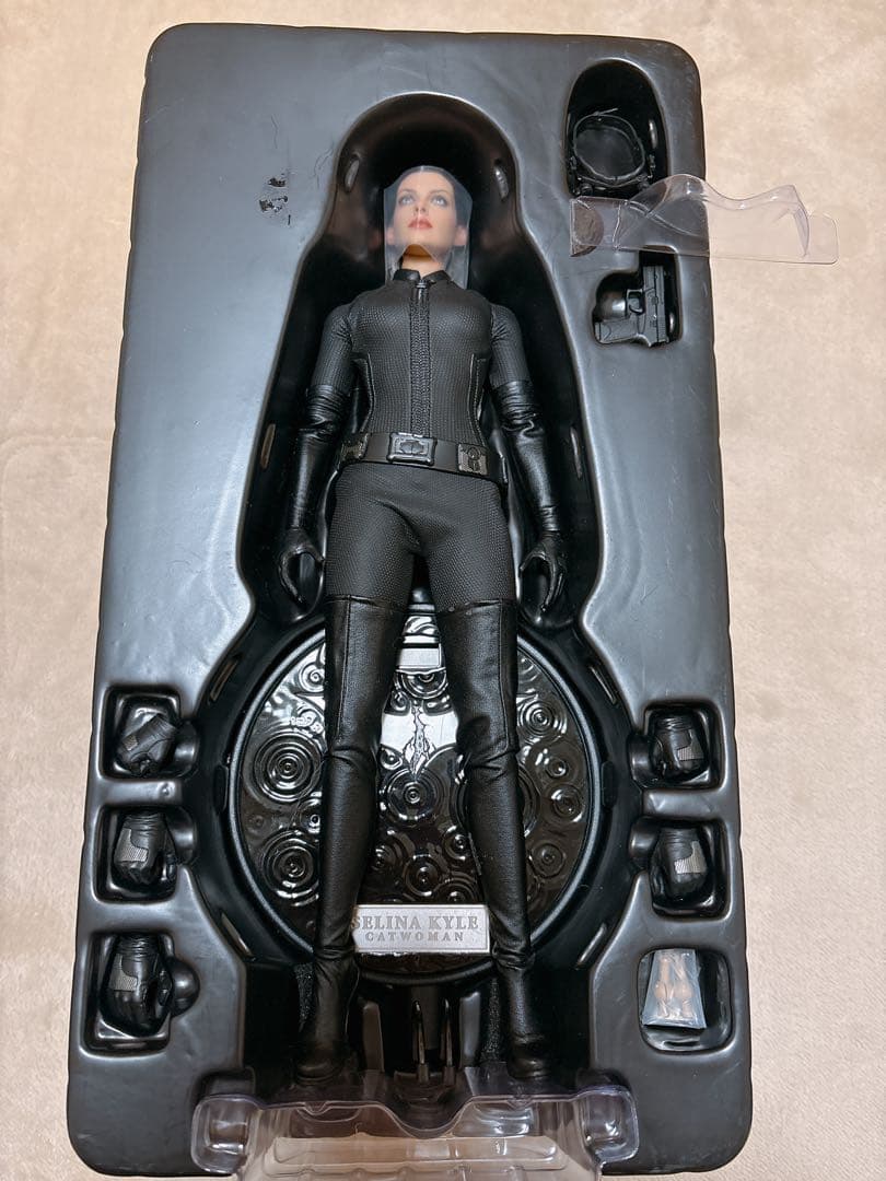 THE DARK KNIGHT RISES セリーナ・カイル 1/6フィギュア