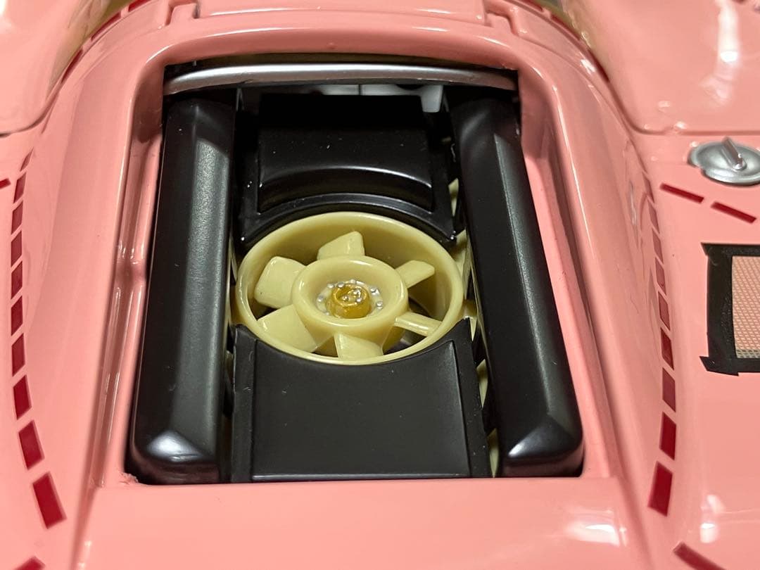 週末特価　ミニチャンプス　1/18 ポルシェ　917/20 ピンクピッグ