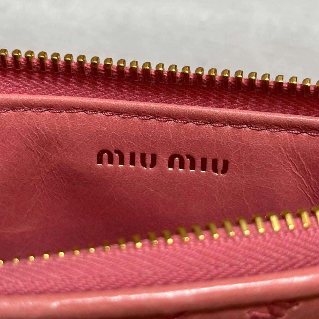 【にゃん】MIUMIU ミュウミュウ フラグメントケース