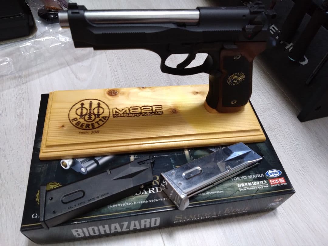 東京マルイサムライエッジm92fガスブローバックスタンド予備マガジン付き