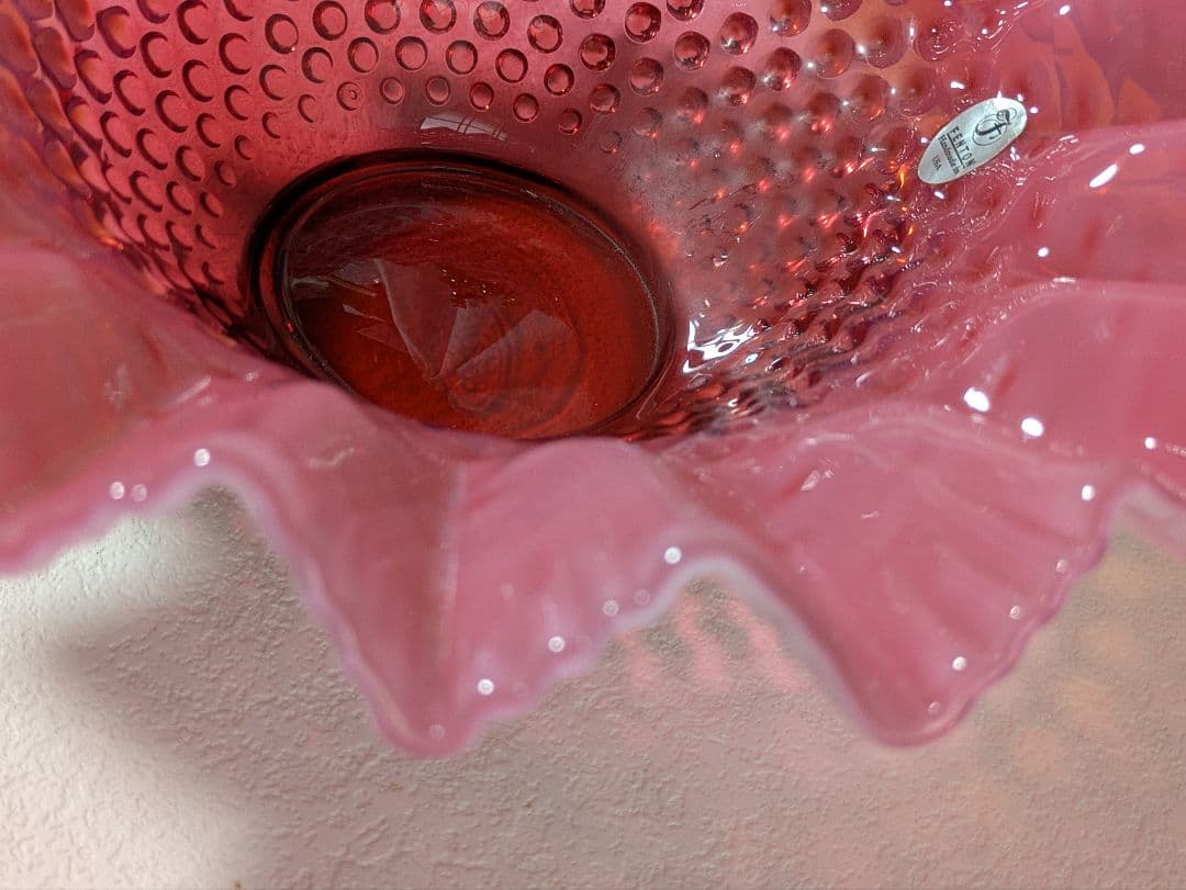 フェントン　クランベリーホブネイルオパルセント　フリルエッジ　ラージガラスボウル