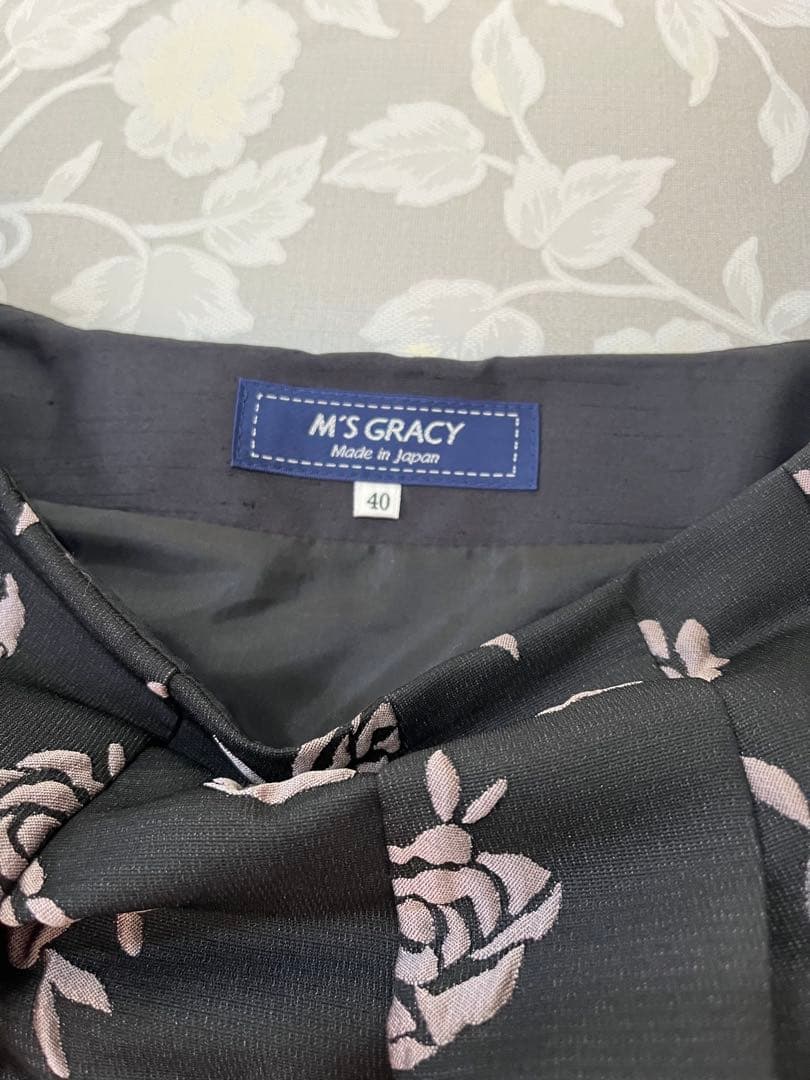 エムズグレイシー未使用薔薇が浮かぶスカート40