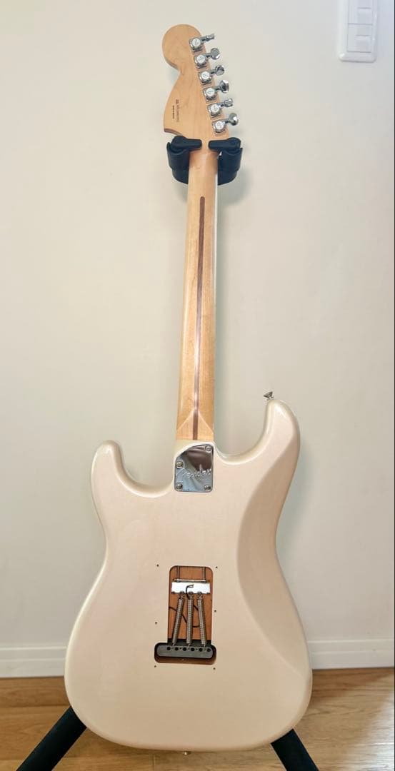 美品 送料込み フェンダー デラックスストラト HSS パール