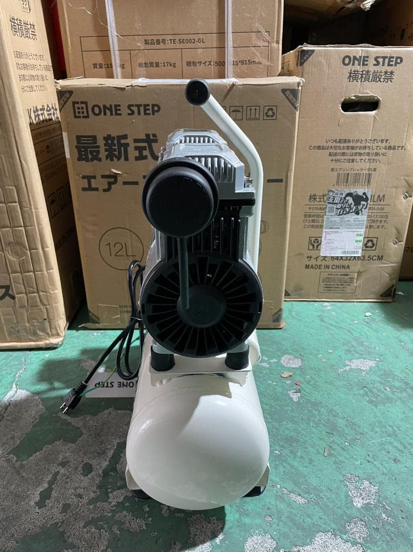 未使用中古美品 コンプレッサー 100v　静音　小型　オイルレス　12L