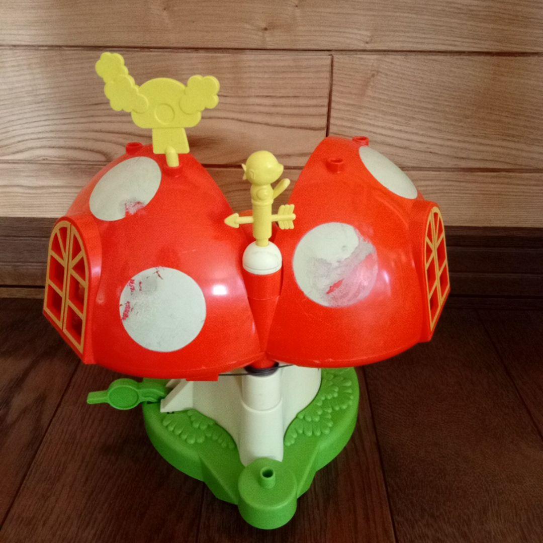 881【きのこのレストラン】白と黄色い服のきのこちゃん付き