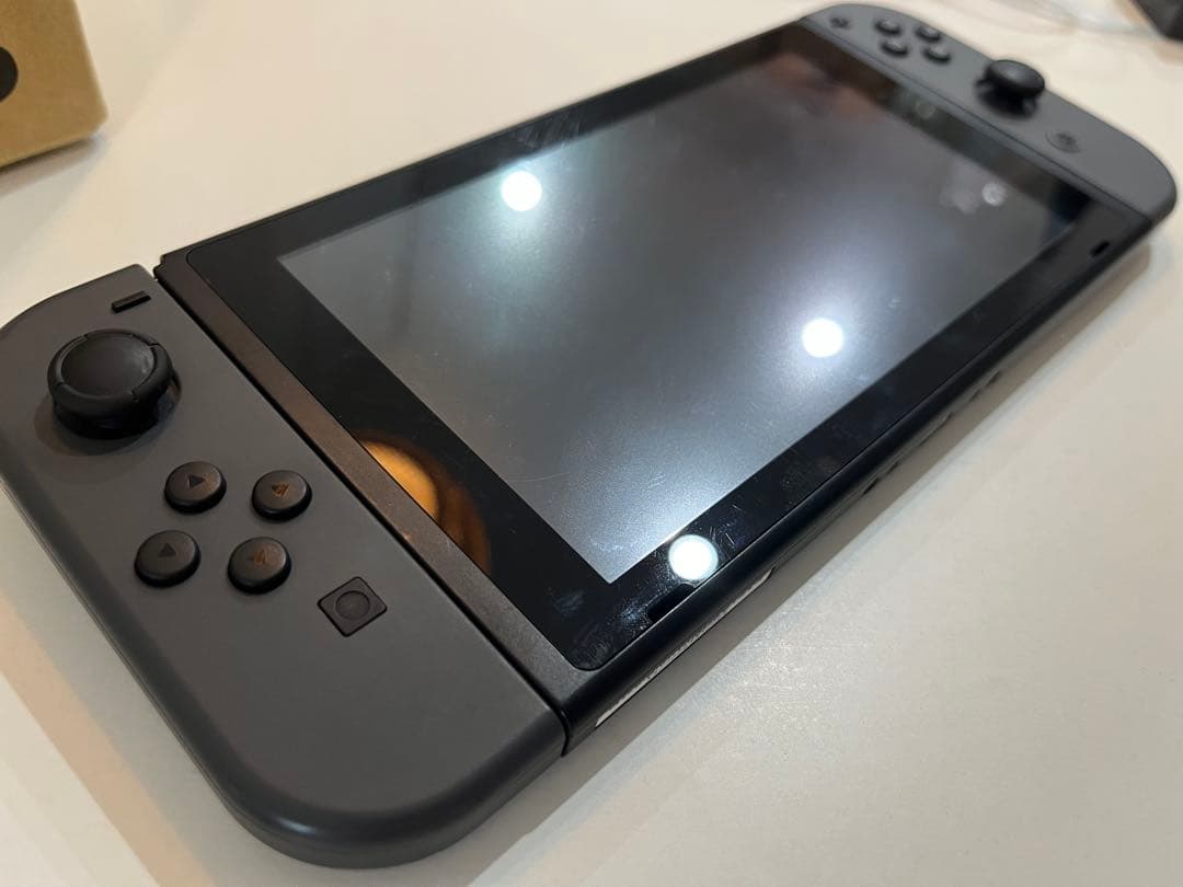 【動作確認済み】【美品】Nintendo Switch 本体 とその他付属品