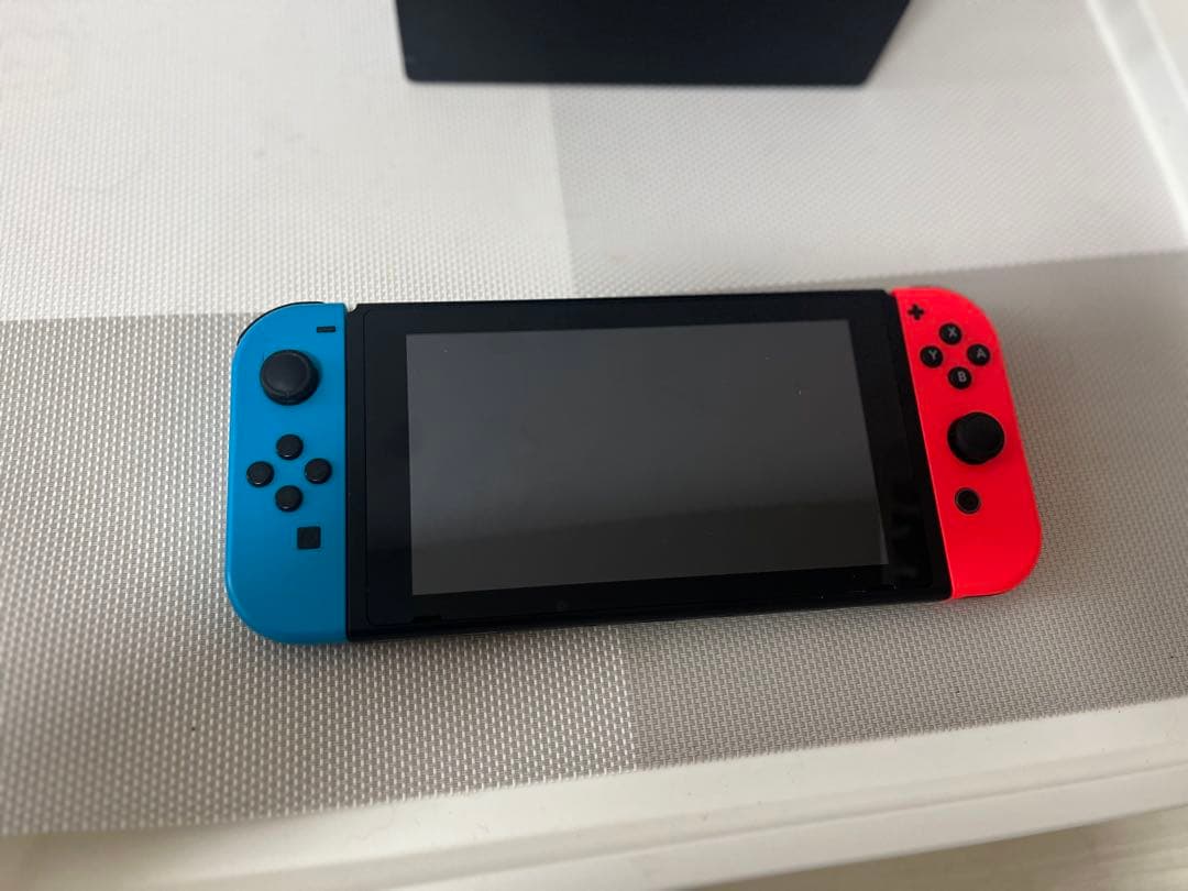 手*ガ様 Nintendo Switch 本体 青/赤