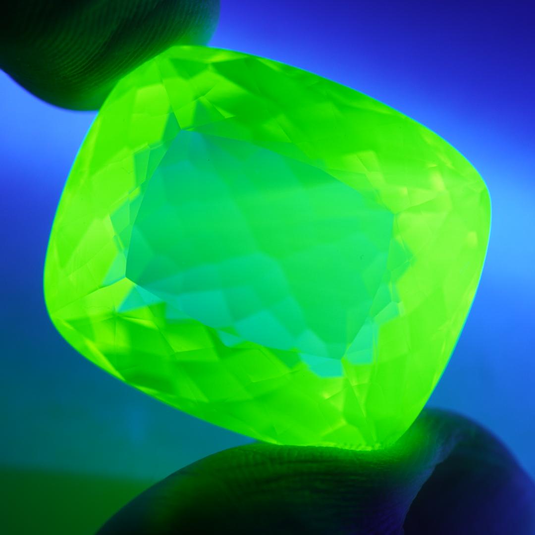 ウランガラス　大粒　ルース　チェコ製