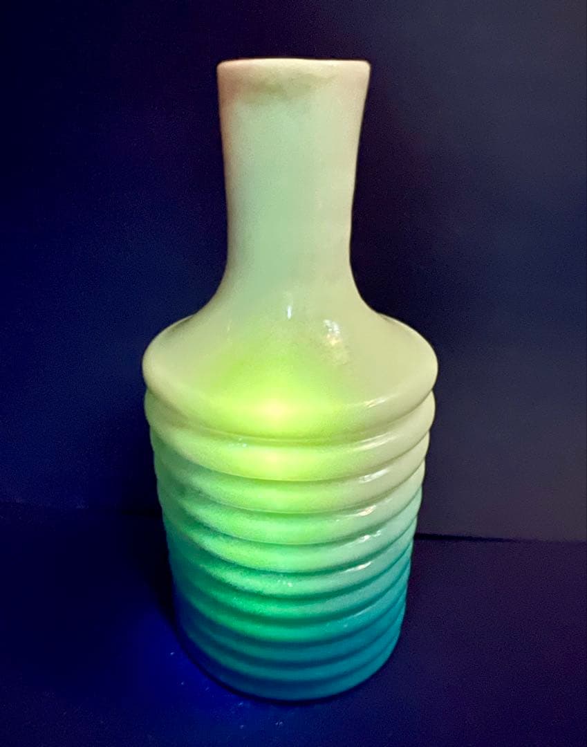 大正ロマン　乳白ガラス青グラデーション 徳利　一輪挿し　和ガラス　ウランガラス