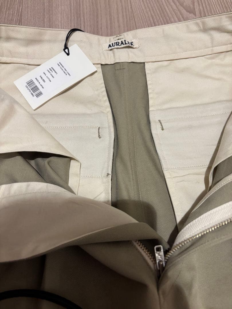 Auraleeタックチノパン新品