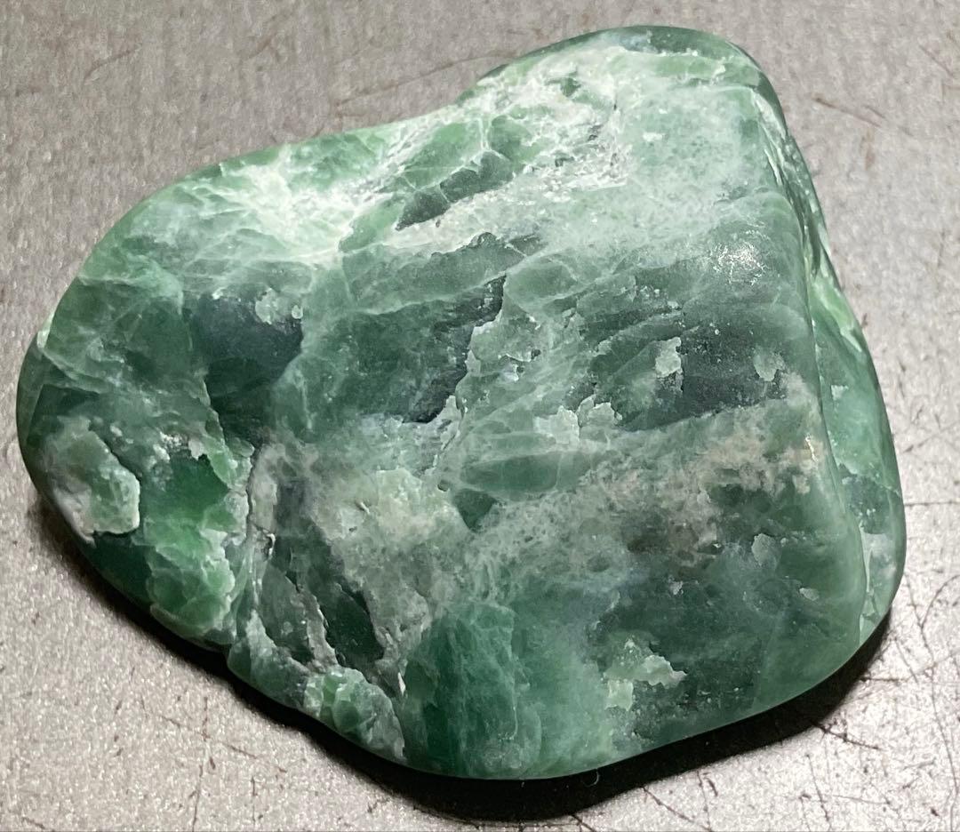 映える濃緑色　透明感　糸魚川翡翠24g ヒスイ　ひすい