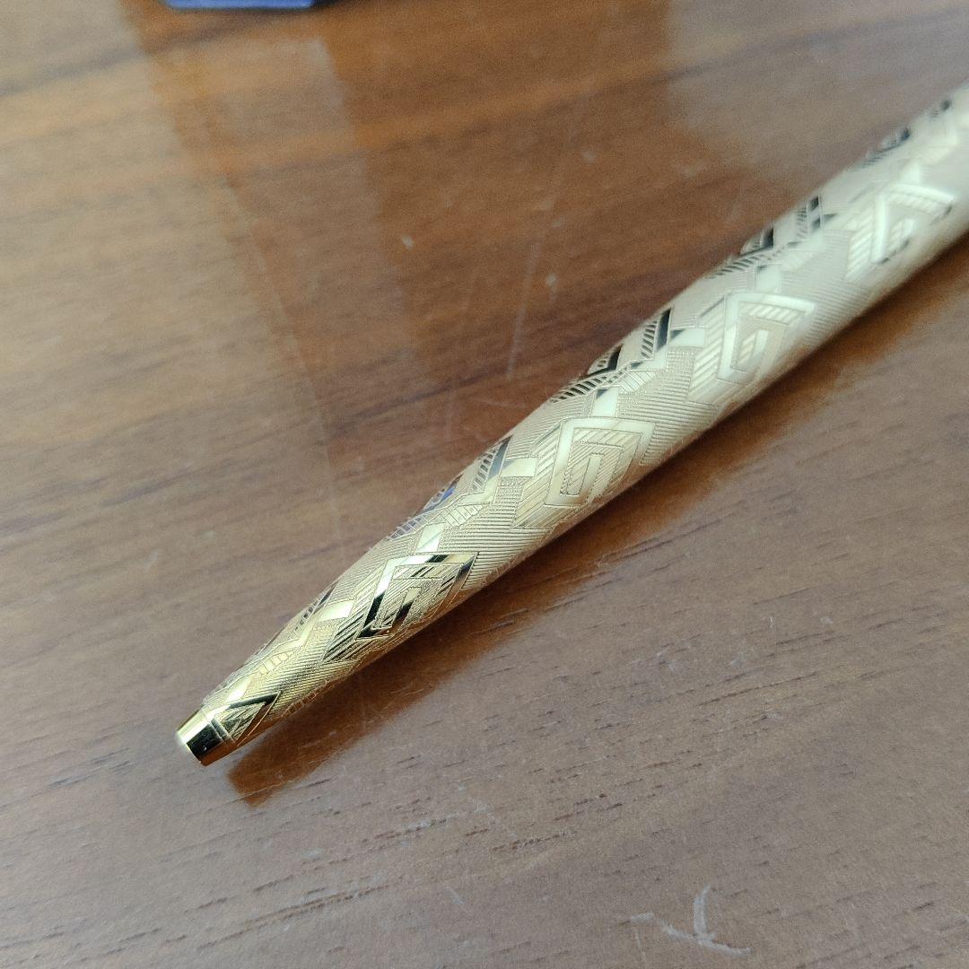 GUCCI ゴールドボールペン GGパターン付き