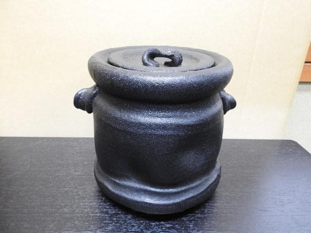 寒川梄豊　紀州焼葵窯　那智黒水指　共箱　MA386