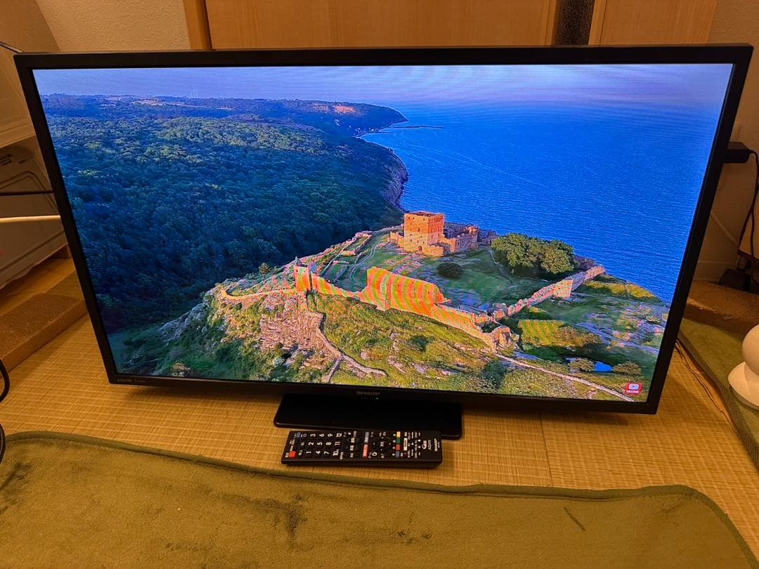 SHARP シャープ　32型　テレビ 2T-C32DE 2023年製　極美品！