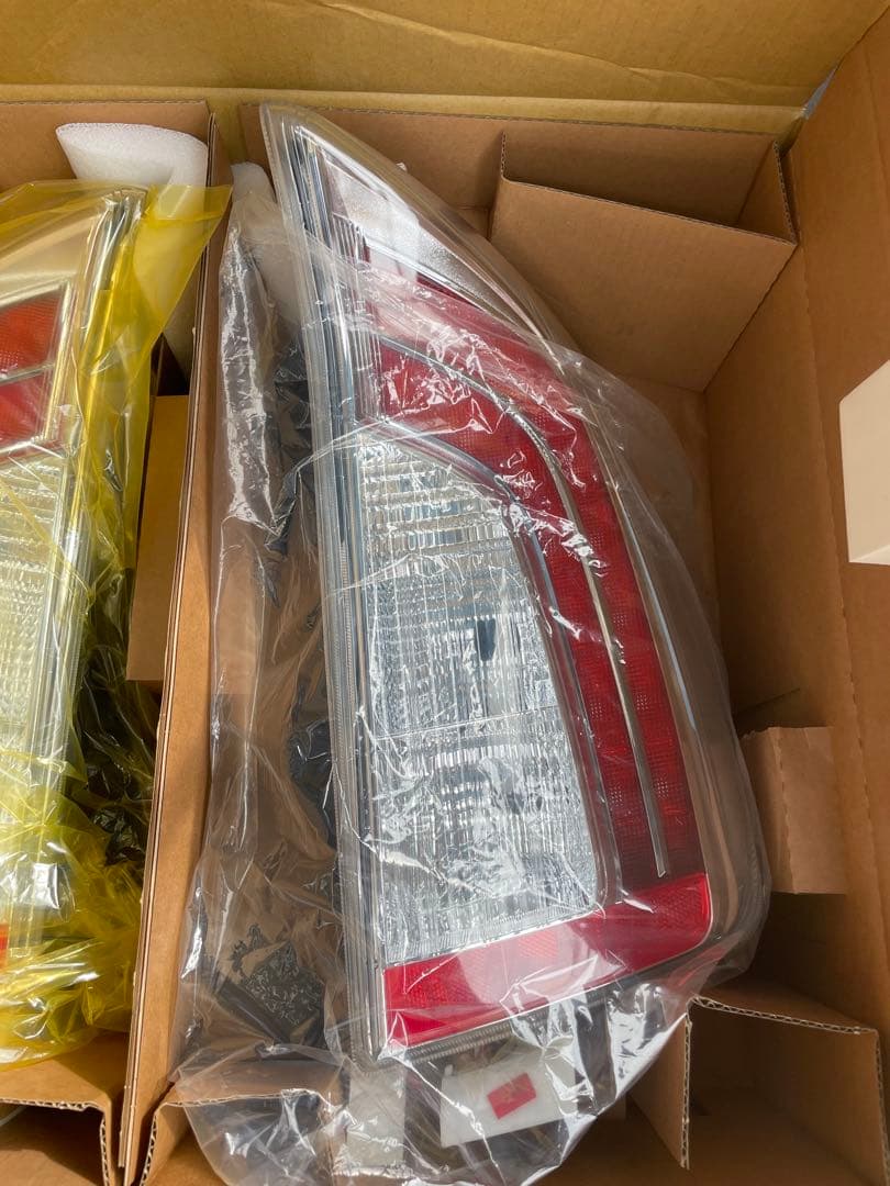 プリウス30後期テール