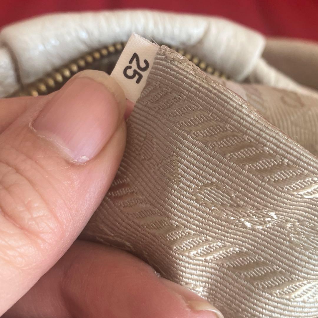 PRADA ホワイトレザー　ワンショルダーバッグ　プラダ