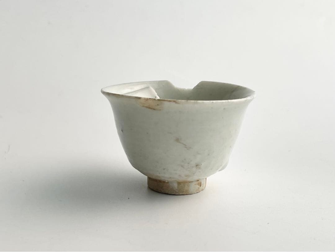 骨董　アンティーク　初期伊万里　白磁盃　杯　酒器　酒盃　残欠　出土　発掘