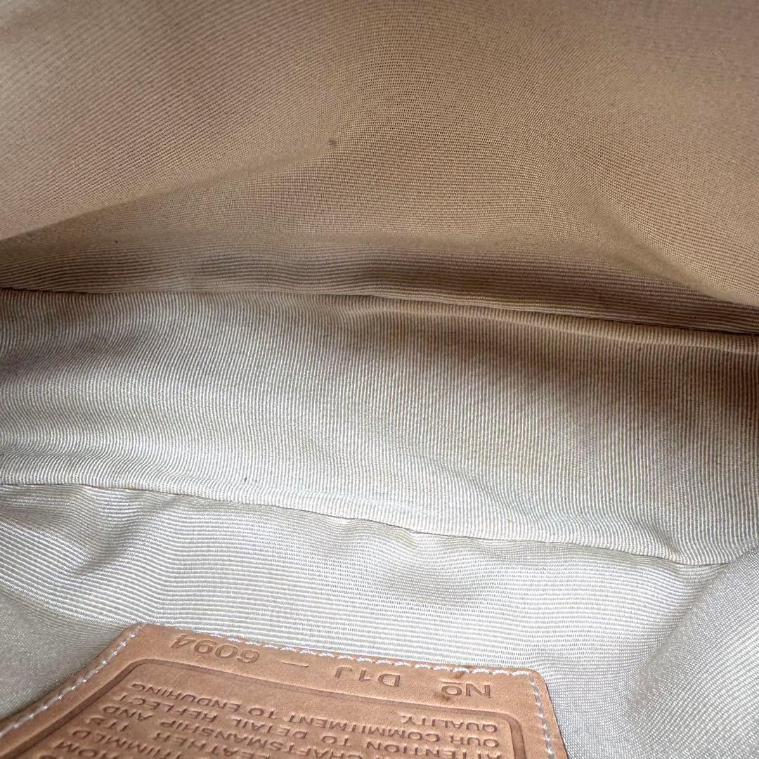 美品 COACH ハンドバッグ アクセサリーポーチ シグネチャー レザー