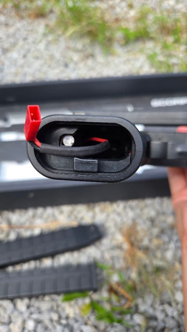 スコーピオン mod.M 電動ガン マガジン2つ ドットサイト、グリップ付き