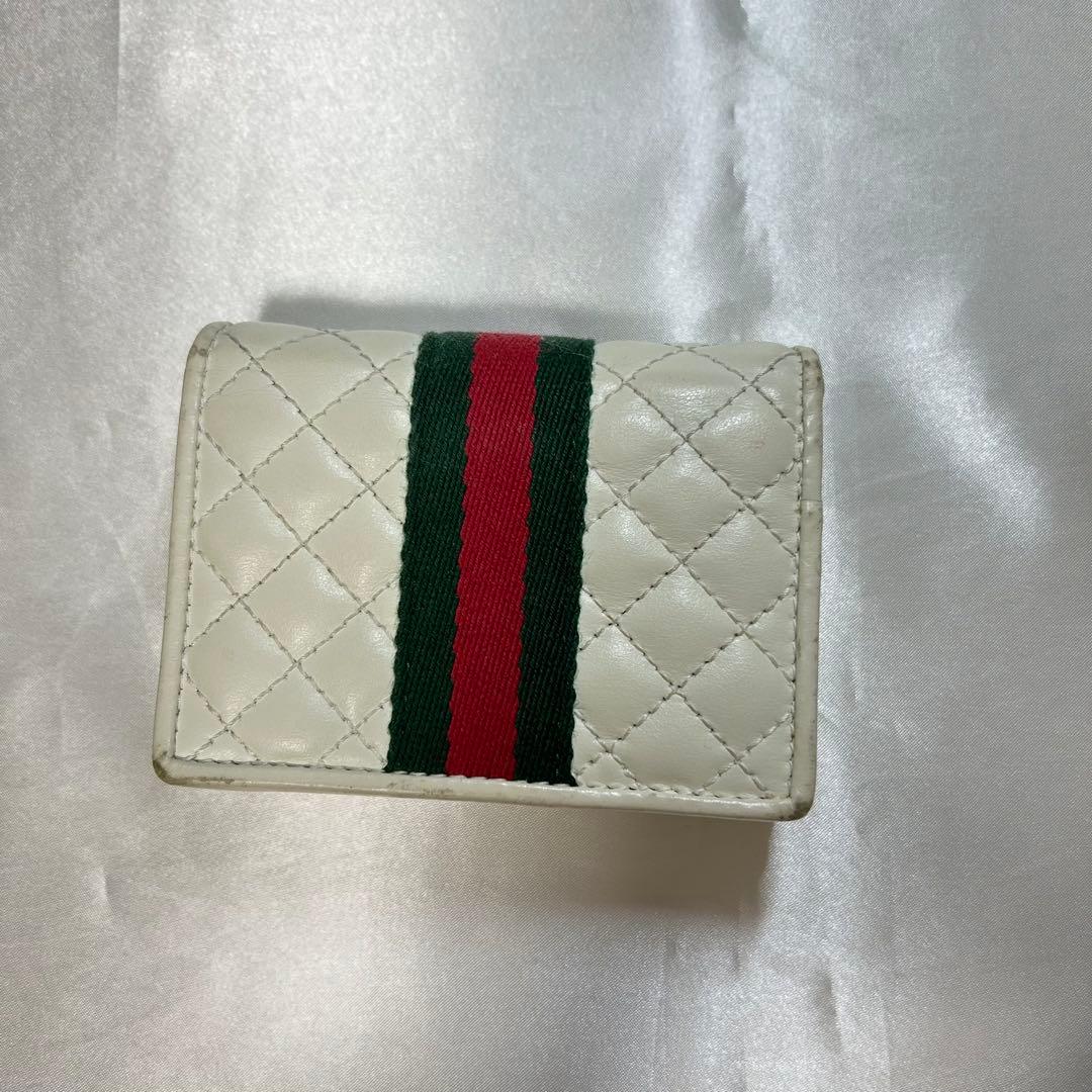 な*と様 GUCCI 2つ折り財布 白