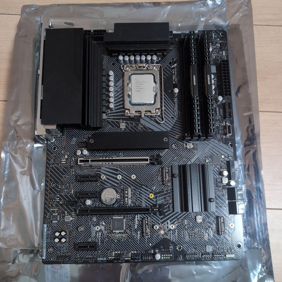 マザーボード z790 pg lightning/d4 + i7 13700kf + 32GB